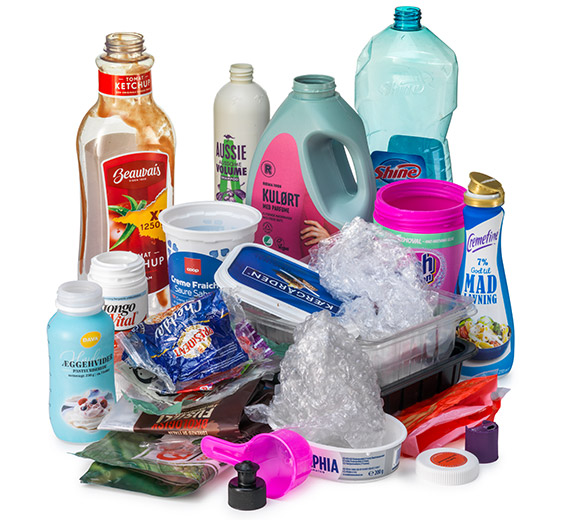 Forskellige emballager af plast til affaldssortering